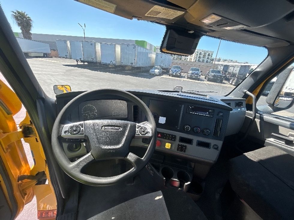 Day Cab Tractor-Heavy Duty Tractors-Freightliner-2022-T12642ST-Torrance-CA-333,666\n\t\tmiles-$ 76,500 - Image 11