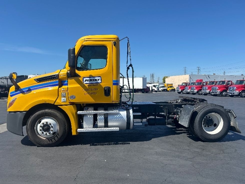 2022 Freightliner Cascadia 126" Day cab photo 4