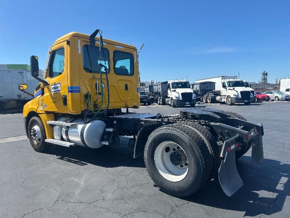 Day Cab Tractor-Heavy Duty Tractors-Freightliner-2022-T12642ST-Torrance-CA-333,666\n\t\tmiles-$ 76,500 - Image 5