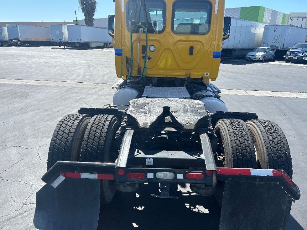 Day Cab Tractor-Heavy Duty Tractors-Freightliner-2022-T12642ST-Torrance-CA-333,666\n\t\tmiles-$ 76,500 - Image 6