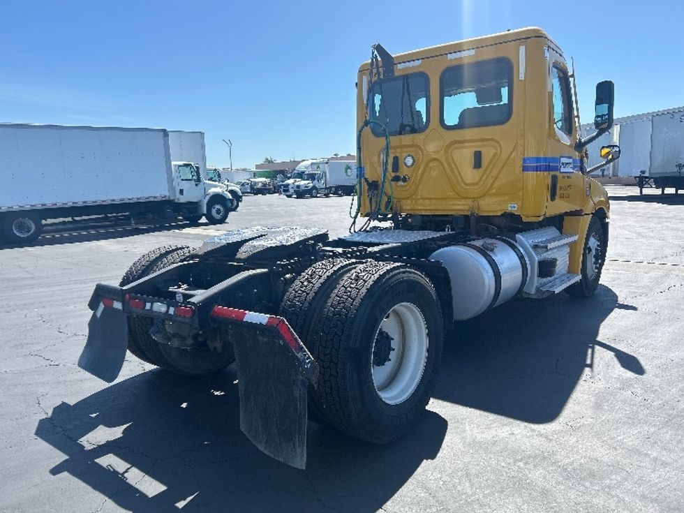 Day Cab Tractor-Heavy Duty Tractors-Freightliner-2022-T12642ST-Torrance-CA-333,666\n\t\tmiles-$ 76,500 - Image 7
