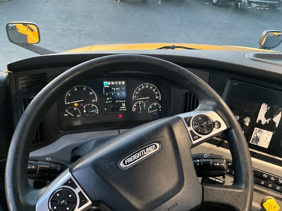 Day Cab Tractor-Heavy Duty Tractors-Freightliner-2022-T12642ST-Vernon-CA-341,889\n\t\tmiles-$ 75,500 - Image 11