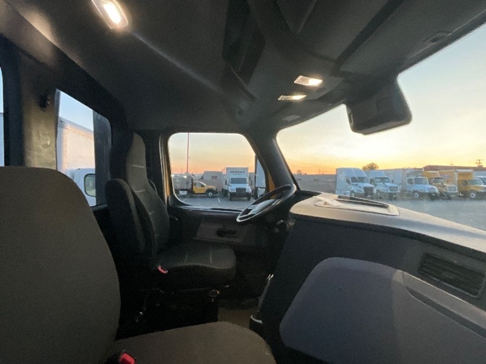 Day Cab Tractor-Heavy Duty Tractors-Freightliner-2022-T12642ST-Vernon-CA-341,889\n\t\tmiles-$ 75,500 - Image 14