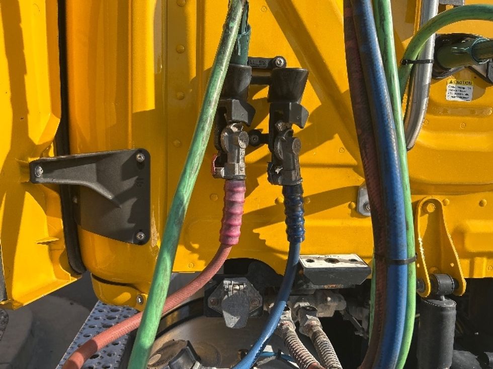 Day Cab Tractor-Heavy Duty Tractors-Freightliner-2022-T12642ST-Vernon-CA-341,889\n\t\tmiles-$ 75,500 - Image 17