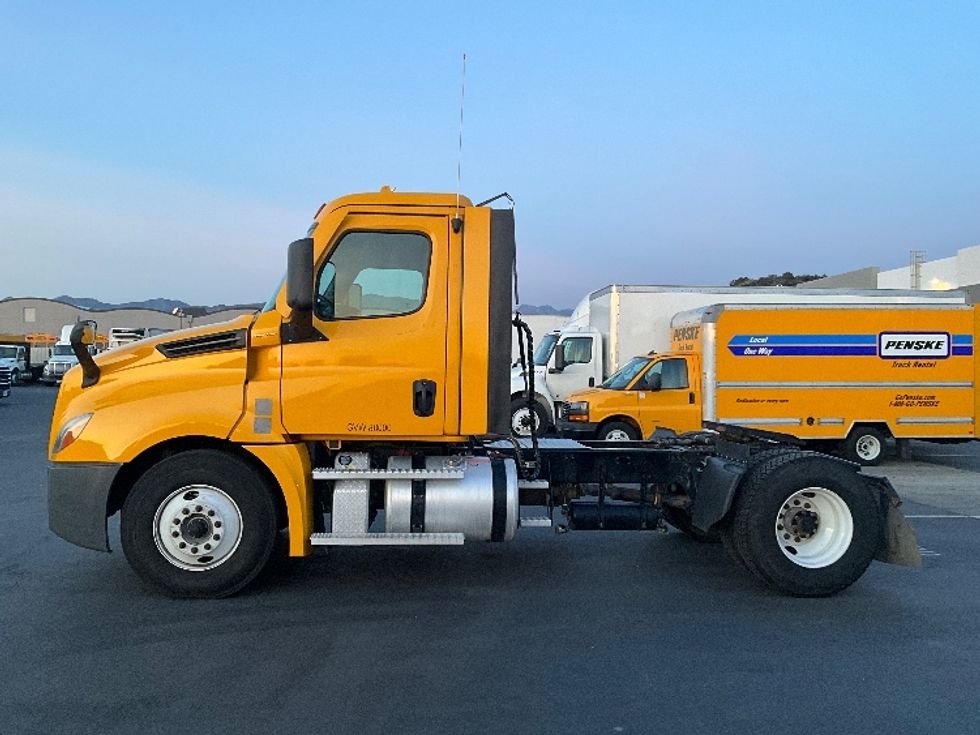 Day Cab Tractor-Heavy Duty Tractors-Freightliner-2022-T12642ST-Vernon-CA-341,889\n\t\tmiles-$ 75,500 - Image 4