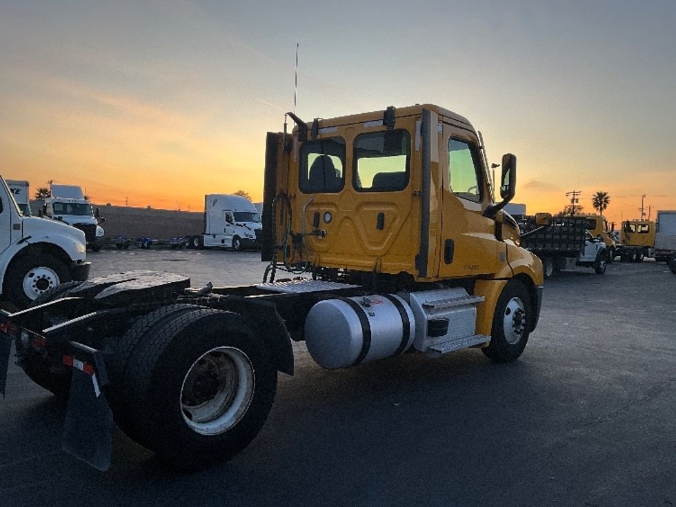 Day Cab Tractor-Heavy Duty Tractors-Freightliner-2022-T12642ST-Vernon-CA-341,889\n\t\tmiles-$ 75,500 - Image 7
