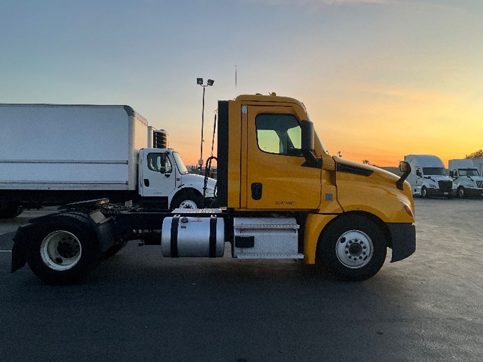 Day Cab Tractor-Heavy Duty Tractors-Freightliner-2022-T12642ST-Vernon-CA-341,889\n\t\tmiles-$ 75,500 - Image 8