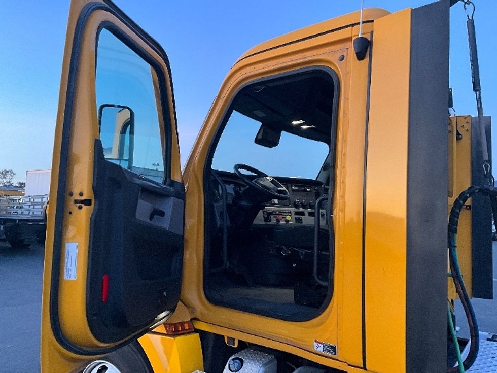 Day Cab Tractor-Heavy Duty Tractors-Freightliner-2022-T12642ST-Vernon-CA-341,889\n\t\tmiles-$ 75,500 - Image 9