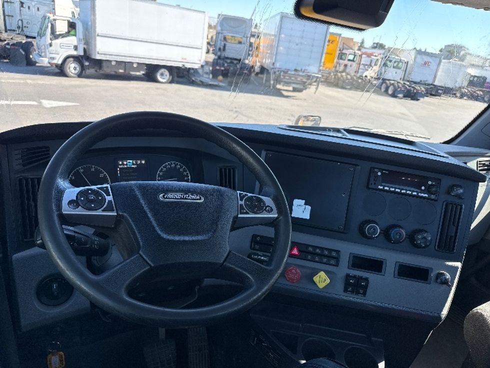 Day Cab Tractor-Heavy Duty Tractors-Freightliner-2022-T12642ST-West Sacramento-CA-188,645\n\t\tmiles-$ 69,000 - Image 10
