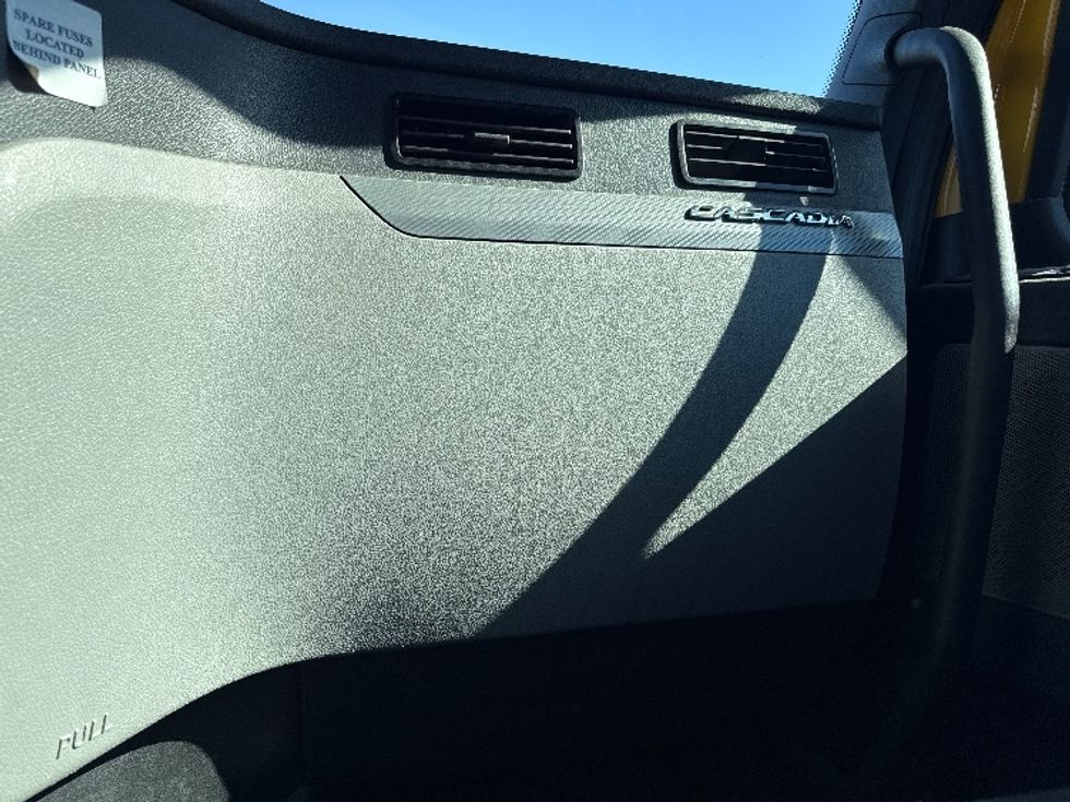 Day Cab Tractor-Heavy Duty Tractors-Freightliner-2022-T12642ST-West Sacramento-CA-188,645\n\t\tmiles-$ 69,000 - Image 13