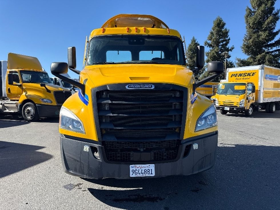 Day Cab Tractor-Heavy Duty Tractors-Freightliner-2022-T12642ST-West Sacramento-CA-188,645\n\t\tmiles-$ 69,000 - Image 2