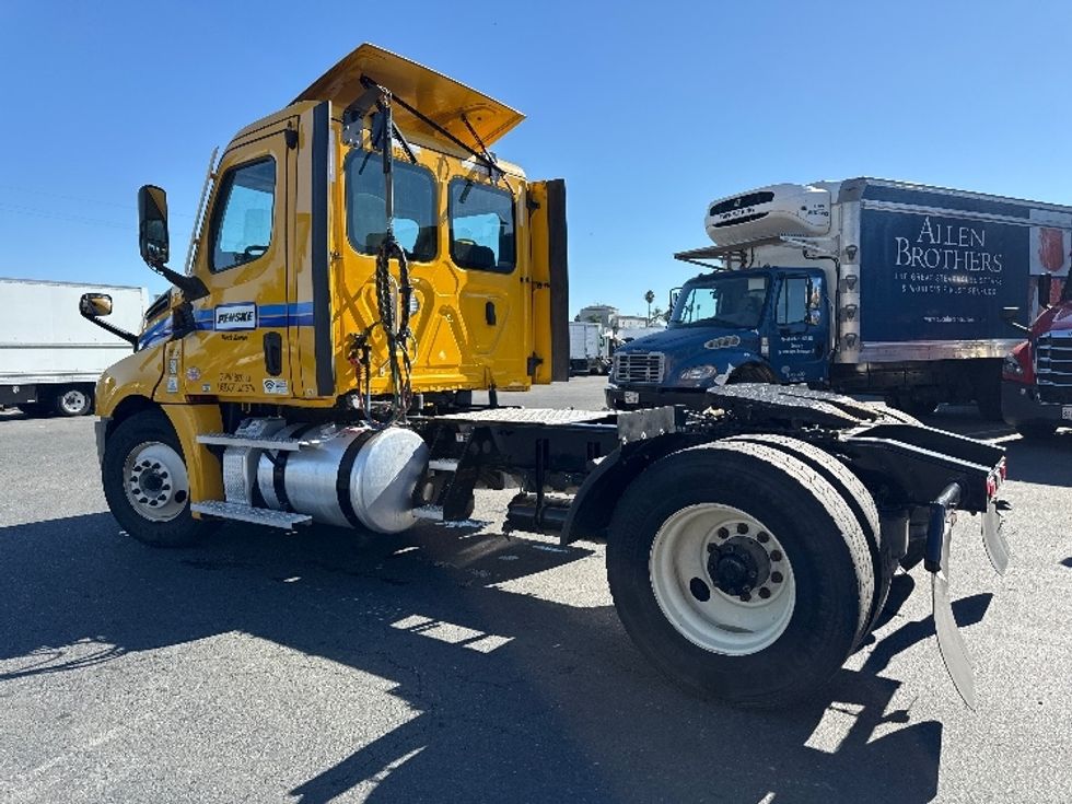 Day Cab Tractor-Heavy Duty Tractors-Freightliner-2022-T12642ST-West Sacramento-CA-188,645\n\t\tmiles-$ 69,000 - Image 5
