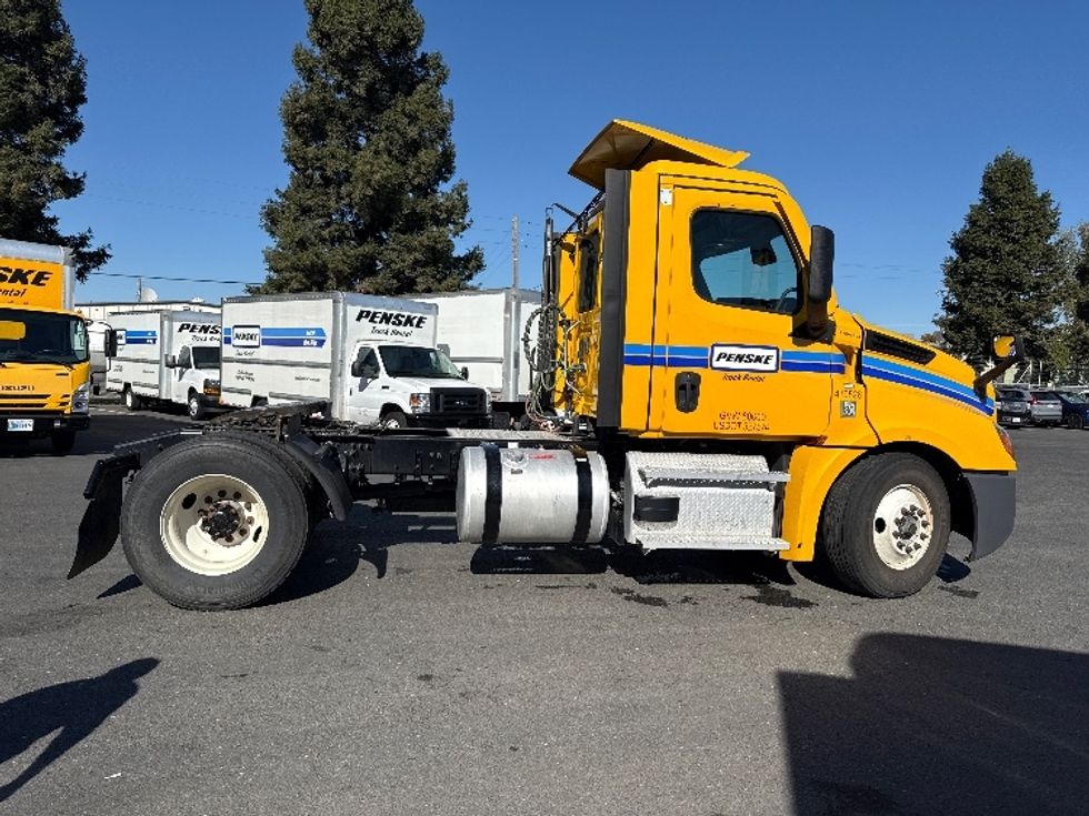 Day Cab Tractor-Heavy Duty Tractors-Freightliner-2022-T12642ST-West Sacramento-CA-188,645\n\t\tmiles-$ 69,000 - Image 8