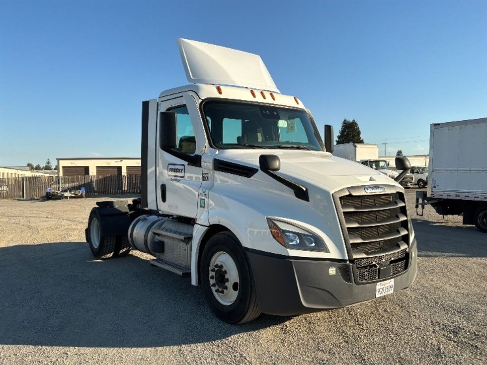 Day Cab Tractor-Heavy Duty Tractors-Freightliner-2022-T12642ST-West Sacramento-CA-193,933\n\t\tmiles-$ 72,500 - Image 1
