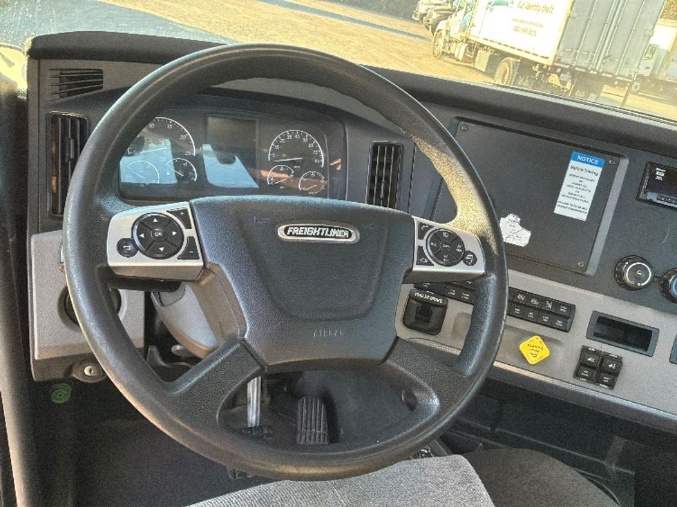 Day Cab Tractor-Heavy Duty Tractors-Freightliner-2022-T12642ST-West Sacramento-CA-193,933\n\t\tmiles-$ 72,500 - Image 11