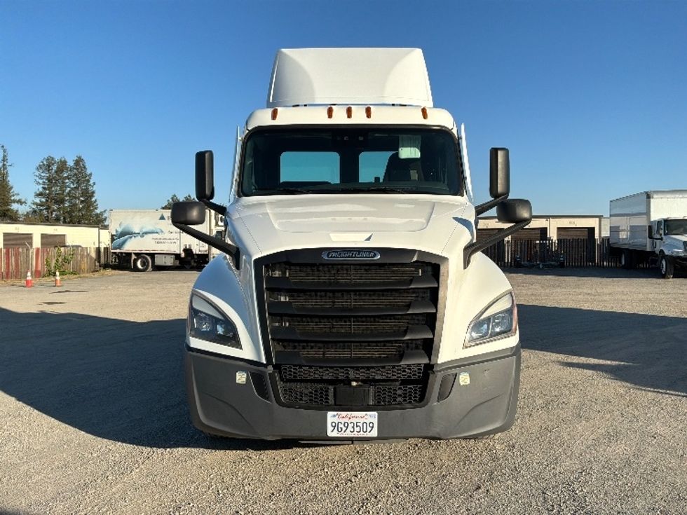 Day Cab Tractor-Heavy Duty Tractors-Freightliner-2022-T12642ST-West Sacramento-CA-193,933\n\t\tmiles-$ 72,500 - Image 2