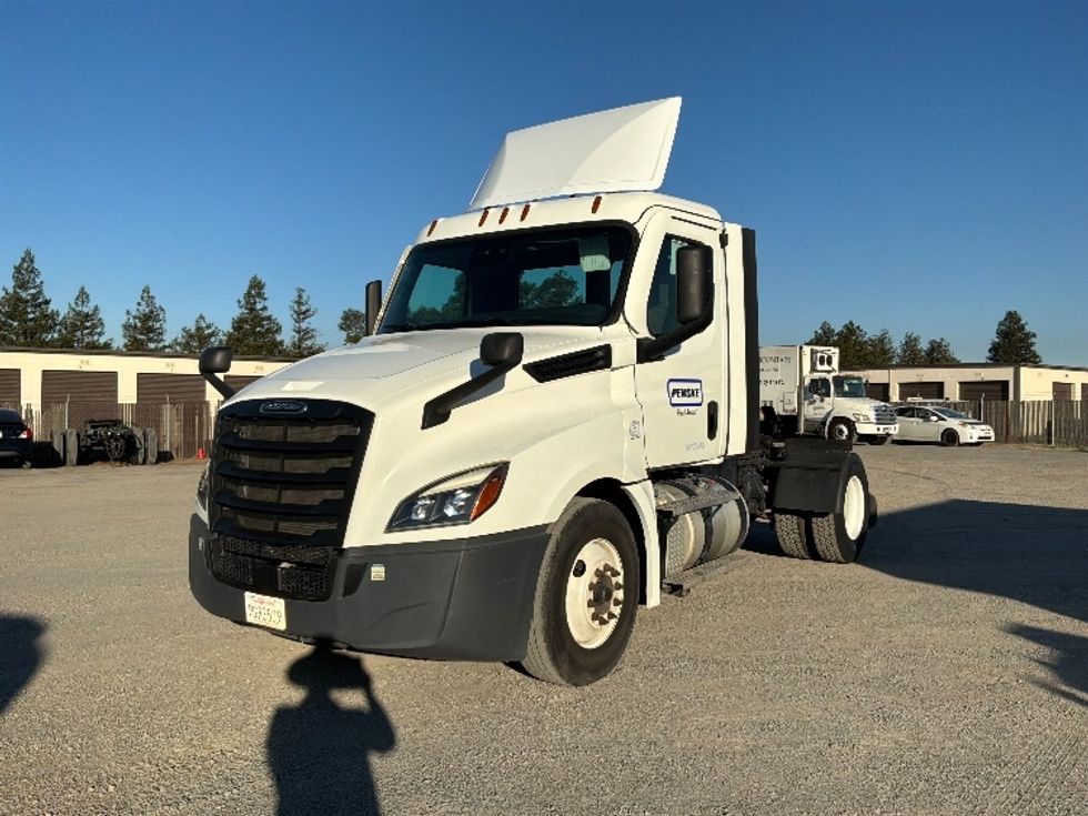 Day Cab Tractor-Heavy Duty Tractors-Freightliner-2022-T12642ST-West Sacramento-CA-193,933\n\t\tmiles-$ 72,500 - Image 3