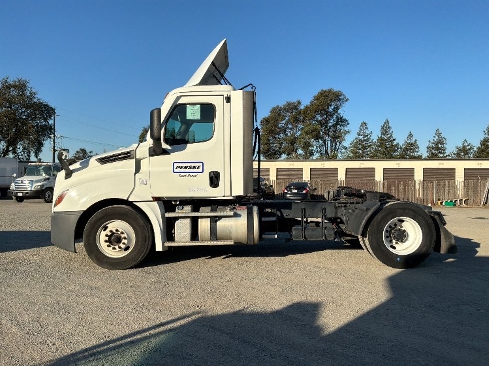 Day Cab Tractor-Heavy Duty Tractors-Freightliner-2022-T12642ST-West Sacramento-CA-193,933\n\t\tmiles-$ 72,500 - Image 4