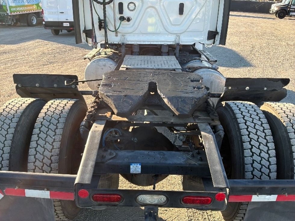 Day Cab Tractor-Heavy Duty Tractors-Freightliner-2022-T12642ST-West Sacramento-CA-193,933\n\t\tmiles-$ 72,500 - Image 6