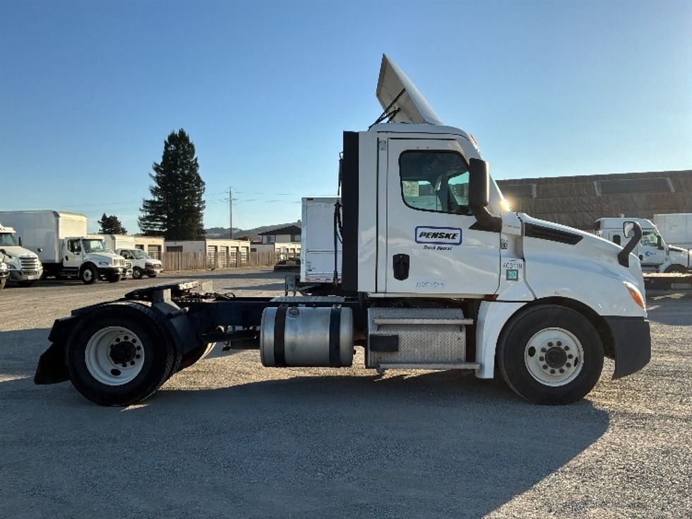 Day Cab Tractor-Heavy Duty Tractors-Freightliner-2022-T12642ST-West Sacramento-CA-193,933\n\t\tmiles-$ 72,500 - Image 8