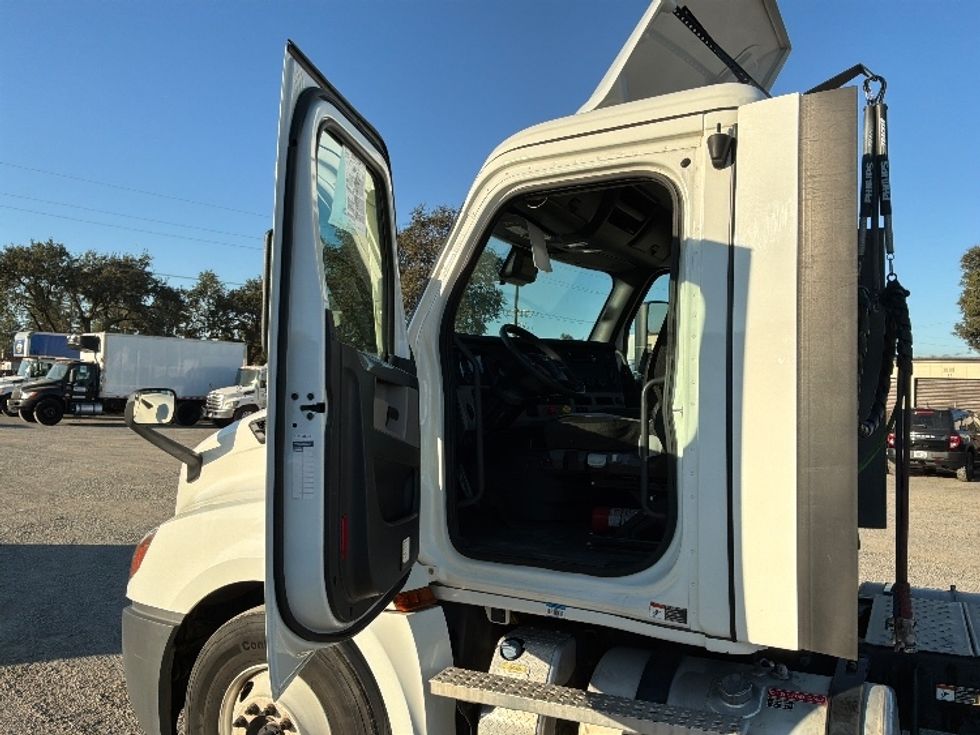 Day Cab Tractor-Heavy Duty Tractors-Freightliner-2022-T12642ST-West Sacramento-CA-193,933\n\t\tmiles-$ 72,500 - Image 9