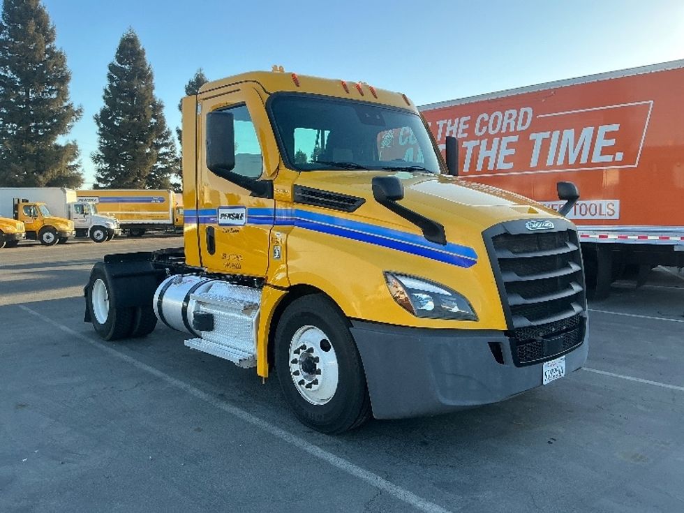 Day Cab Tractor-Heavy Duty Tractors-Freightliner-2022-T12642ST-West Sacramento-CA-245,027\n\t\tmiles-$ 65,500 - Image 1