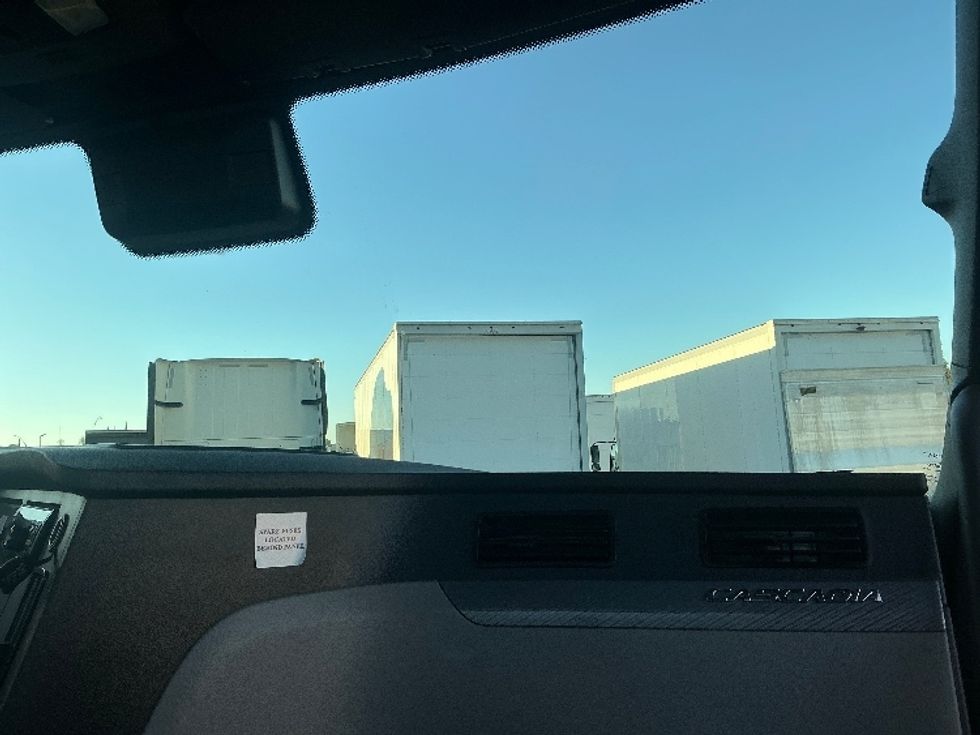Day Cab Tractor-Heavy Duty Tractors-Freightliner-2022-T12642ST-West Sacramento-CA-245,027\n\t\tmiles-$ 65,500 - Image 13