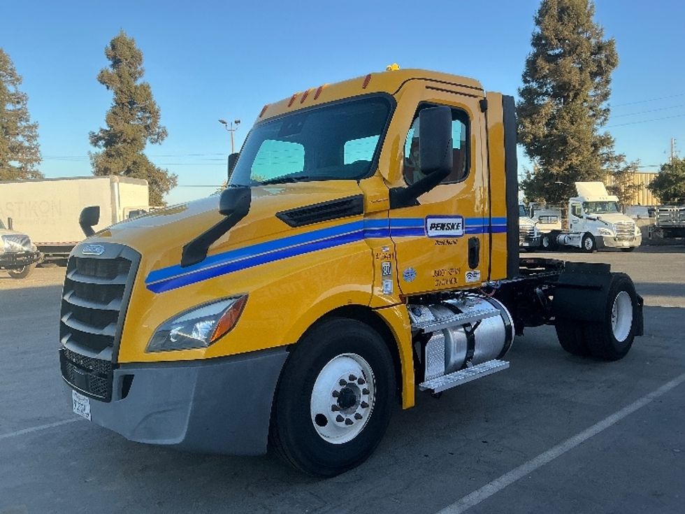Day Cab Tractor-Heavy Duty Tractors-Freightliner-2022-T12642ST-West Sacramento-CA-245,027\n\t\tmiles-$ 65,500 - Image 3