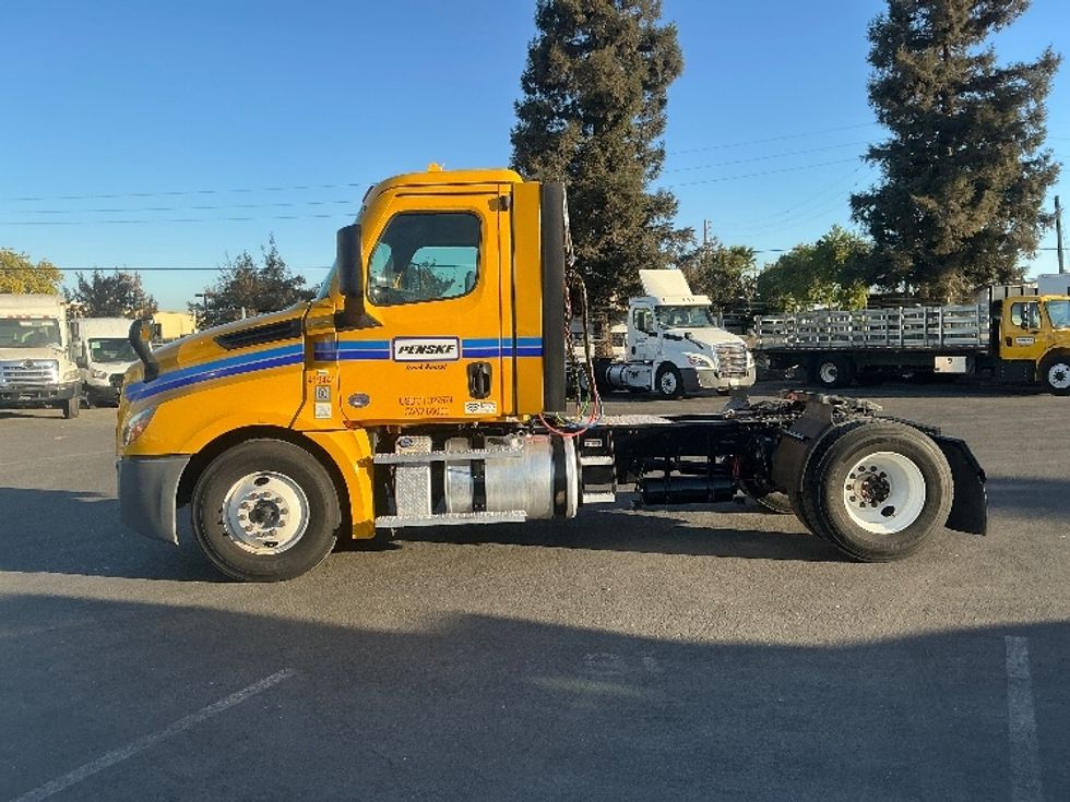 Day Cab Tractor-Heavy Duty Tractors-Freightliner-2022-T12642ST-West Sacramento-CA-245,027\n\t\tmiles-$ 65,500 - Image 4