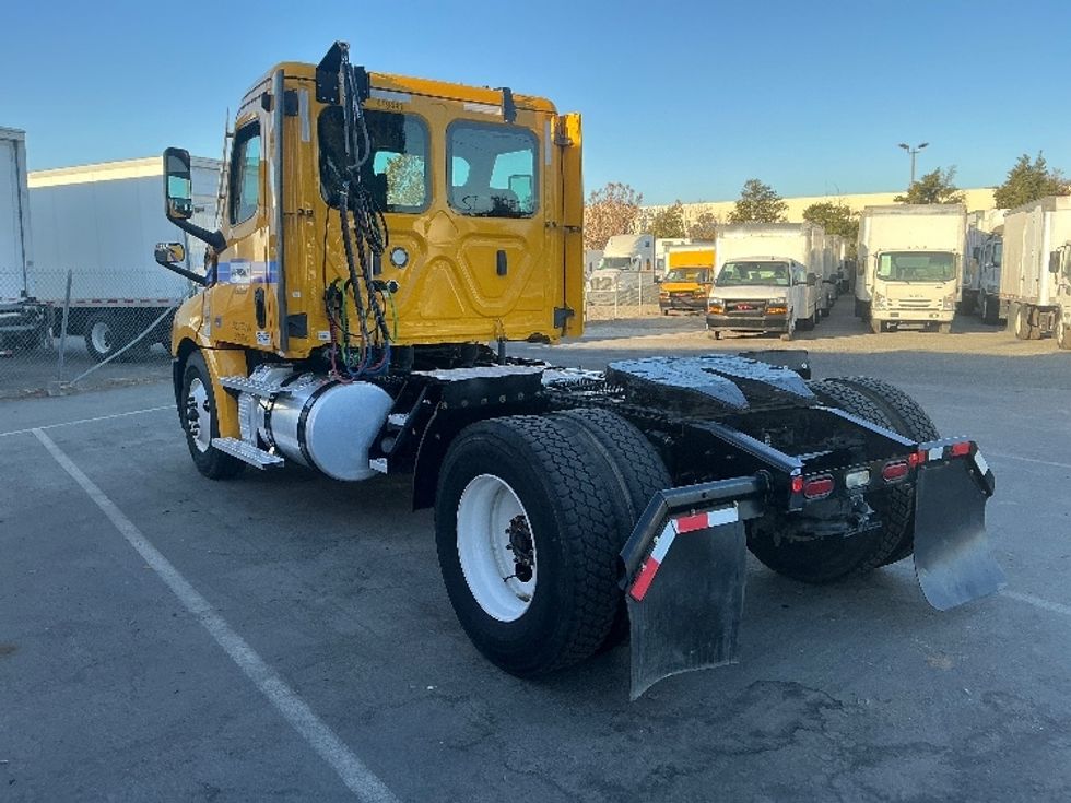Day Cab Tractor-Heavy Duty Tractors-Freightliner-2022-T12642ST-West Sacramento-CA-245,027\n\t\tmiles-$ 65,500 - Image 5