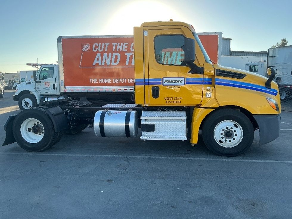 Day Cab Tractor-Heavy Duty Tractors-Freightliner-2022-T12642ST-West Sacramento-CA-245,027\n\t\tmiles-$ 65,500 - Image 8