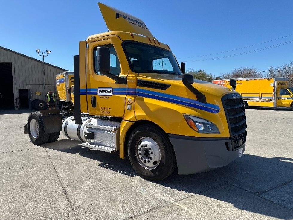 Day Cab Tractor-Heavy Duty Tractors-Freightliner-2022-T12642ST-West Sacramento-CA-250,955\n\t\tmiles-$ 65,250 - Image 1