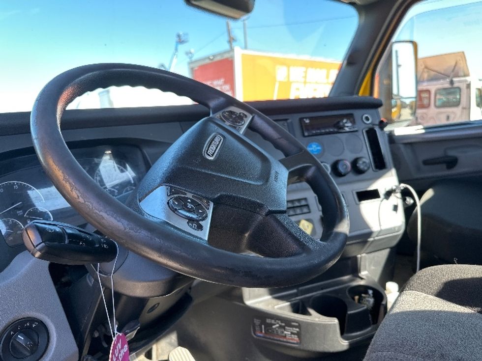 Day Cab Tractor-Heavy Duty Tractors-Freightliner-2022-T12642ST-West Sacramento-CA-250,955\n\t\tmiles-$ 65,250 - Image 10