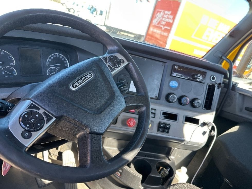 Day Cab Tractor-Heavy Duty Tractors-Freightliner-2022-T12642ST-West Sacramento-CA-250,955\n\t\tmiles-$ 65,250 - Image 11