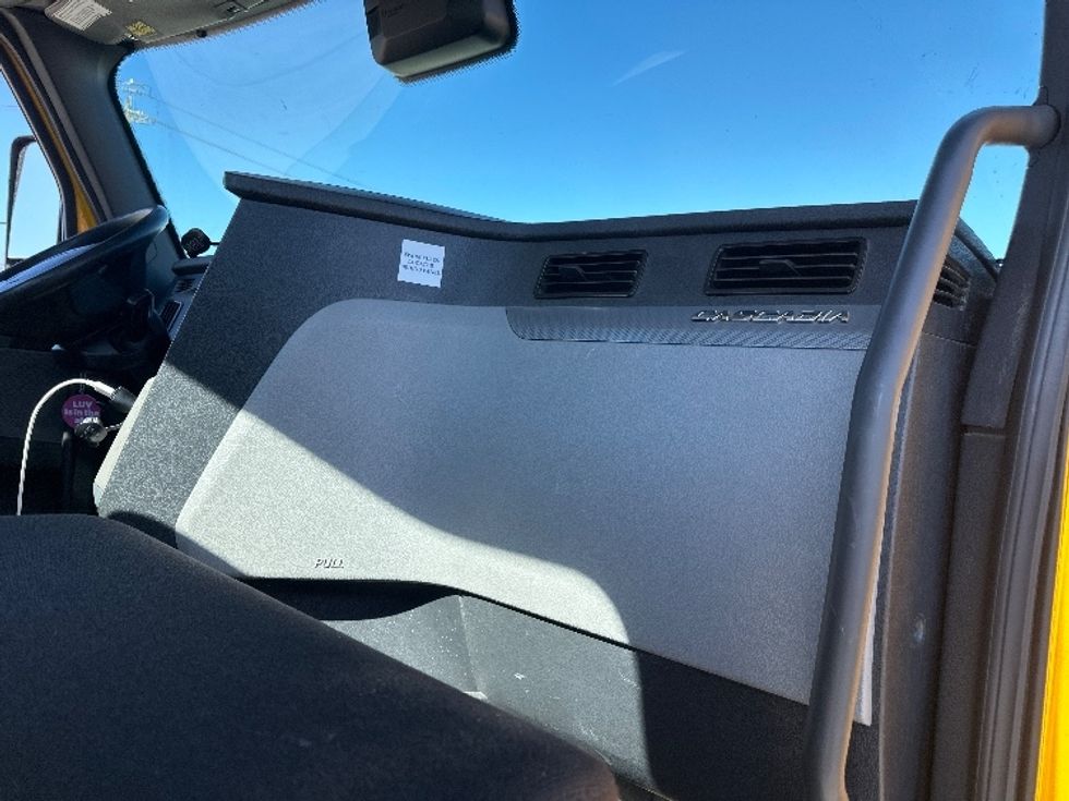 Day Cab Tractor-Heavy Duty Tractors-Freightliner-2022-T12642ST-West Sacramento-CA-250,955\n\t\tmiles-$ 65,250 - Image 13