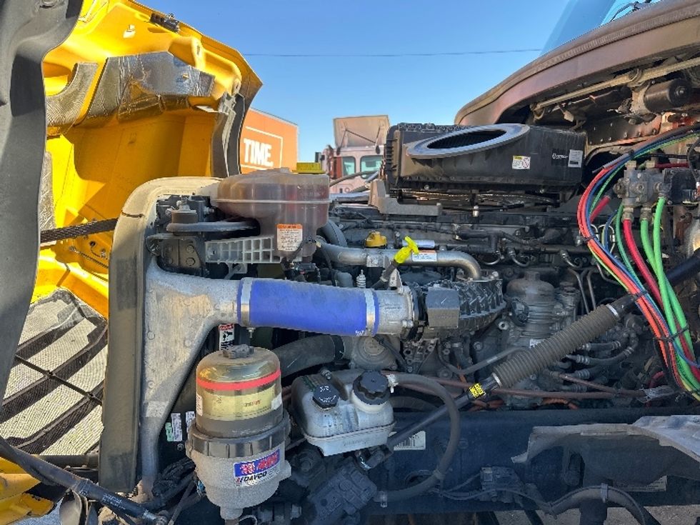 Day Cab Tractor-Heavy Duty Tractors-Freightliner-2022-T12642ST-West Sacramento-CA-250,955\n\t\tmiles-$ 65,250 - Image 16