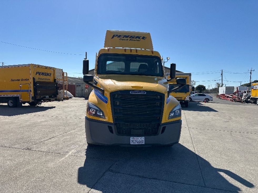 Day Cab Tractor-Heavy Duty Tractors-Freightliner-2022-T12642ST-West Sacramento-CA-250,955\n\t\tmiles-$ 65,250 - Image 2