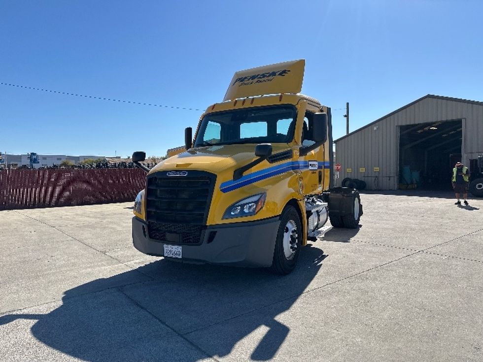 Day Cab Tractor-Heavy Duty Tractors-Freightliner-2022-T12642ST-West Sacramento-CA-250,955\n\t\tmiles-$ 65,250 - Image 3