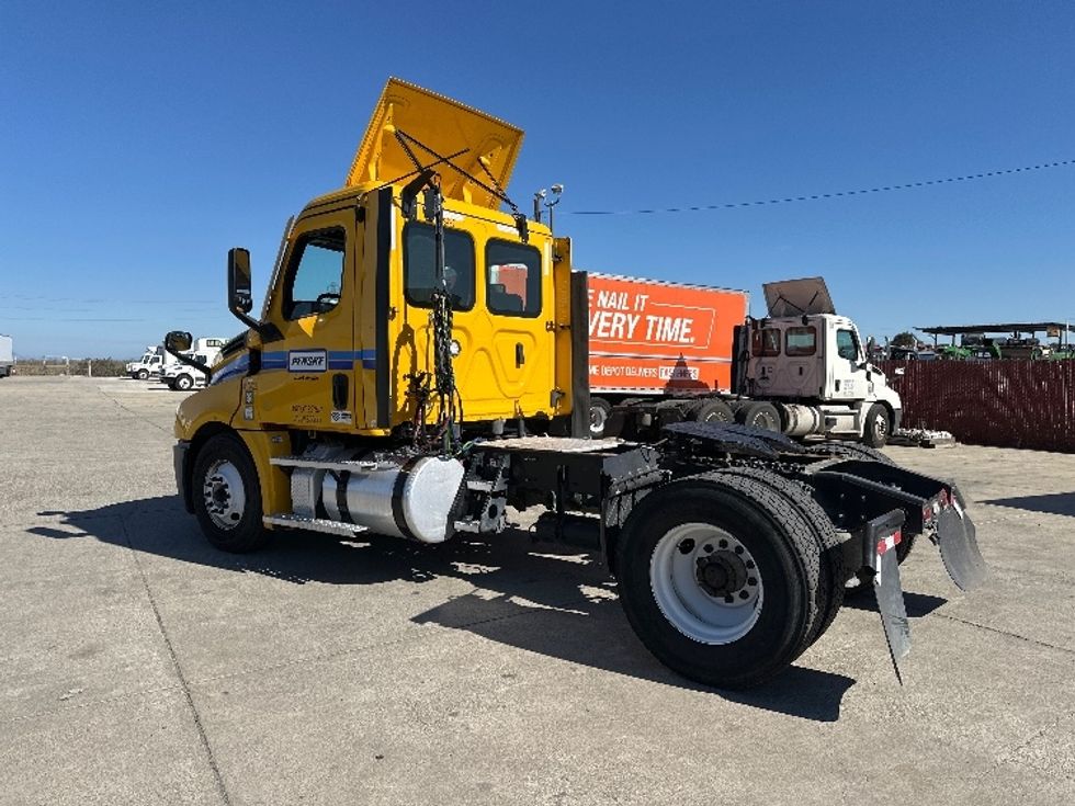 Day Cab Tractor-Heavy Duty Tractors-Freightliner-2022-T12642ST-West Sacramento-CA-250,955\n\t\tmiles-$ 65,250 - Image 5