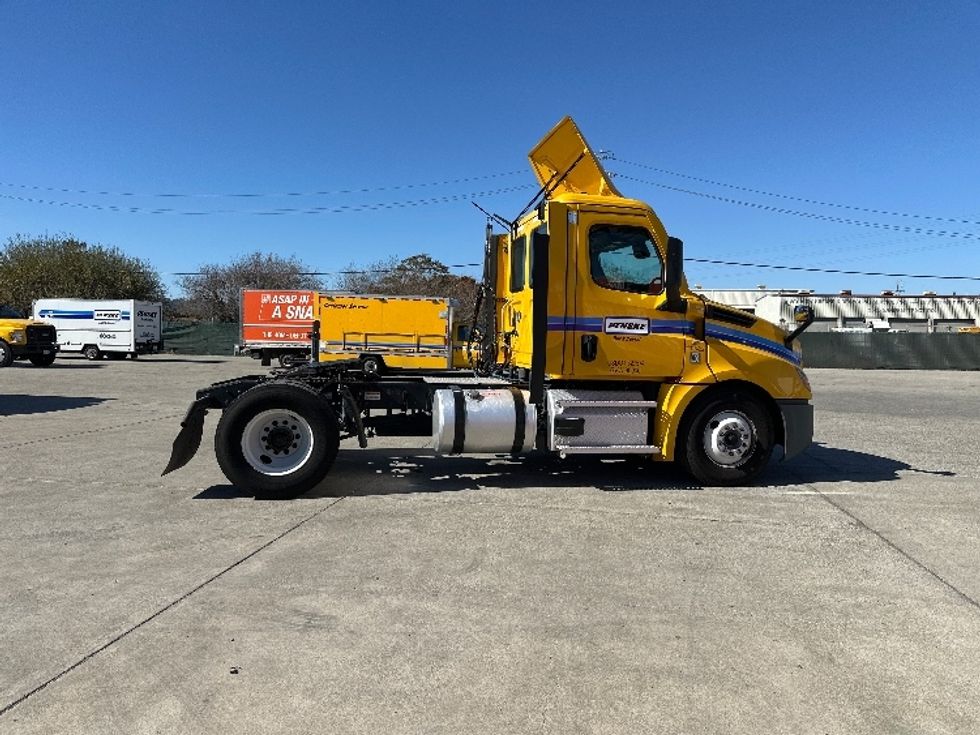 Day Cab Tractor-Heavy Duty Tractors-Freightliner-2022-T12642ST-West Sacramento-CA-250,955\n\t\tmiles-$ 65,250 - Image 8