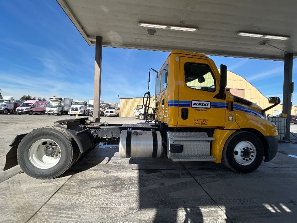 Day Cab Tractor-Heavy Duty Tractors-Freightliner-2022-T12642ST-West Sacramento-CA-274,393\n\t\tmiles-$ 64,250 - Image 8