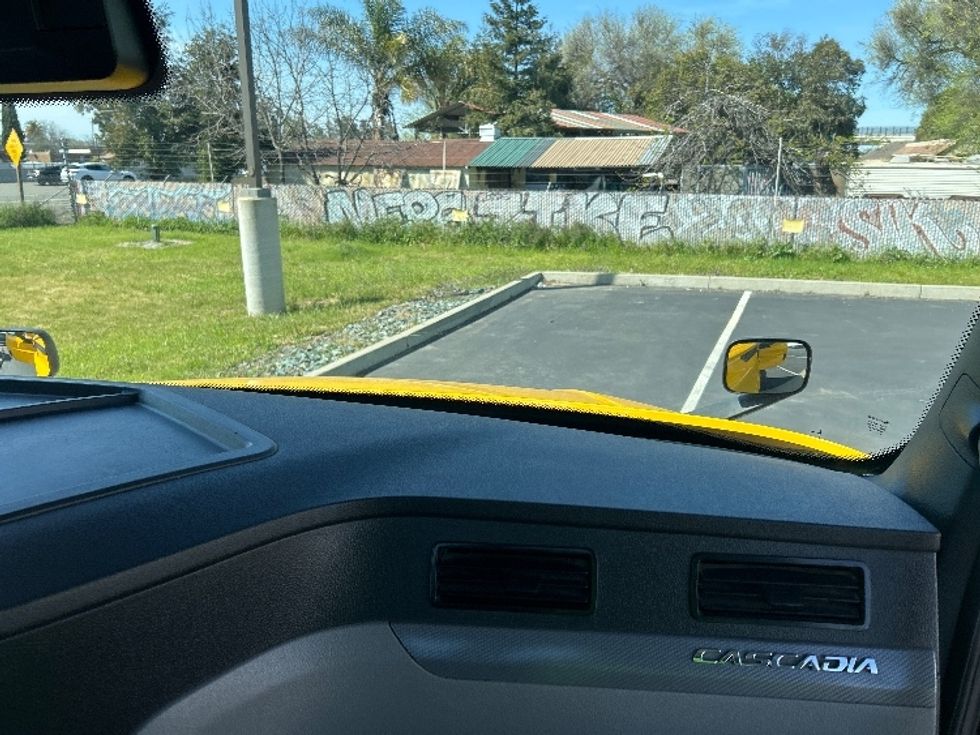 Day Cab Tractor-Heavy Duty Tractors-Freightliner-2022-T12642ST-West Sacramento-CA-276,361\n\t\tmiles-$ 69,000 - Image 13