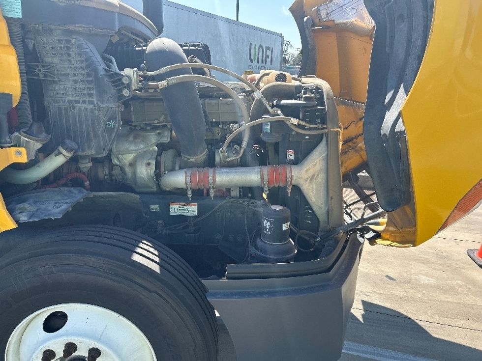 Day Cab Tractor-Heavy Duty Tractors-Freightliner-2022-T12642ST-West Sacramento-CA-276,361\n\t\tmiles-$ 69,000 - Image 15