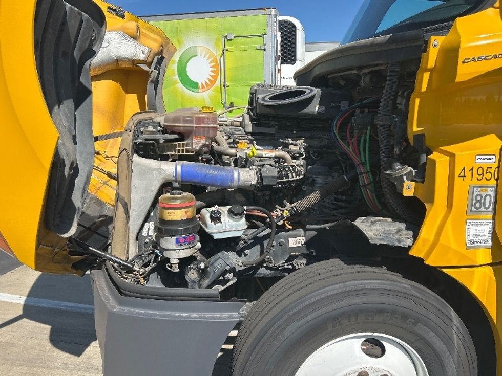 Day Cab Tractor-Heavy Duty Tractors-Freightliner-2022-T12642ST-West Sacramento-CA-276,361\n\t\tmiles-$ 69,000 - Image 16