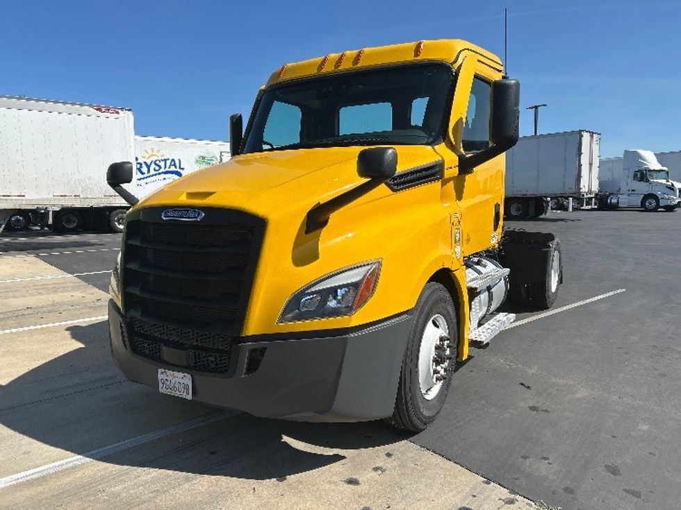 Day Cab Tractor-Heavy Duty Tractors-Freightliner-2022-T12642ST-West Sacramento-CA-276,361\n\t\tmiles-$ 69,000 - Image 3