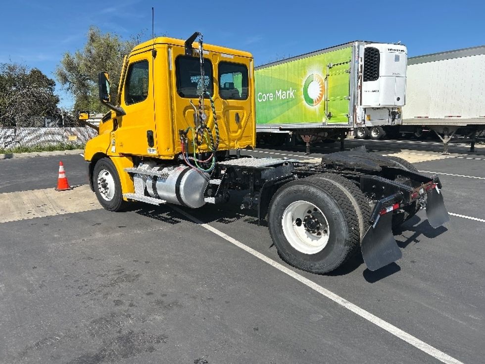 Day Cab Tractor-Heavy Duty Tractors-Freightliner-2022-T12642ST-West Sacramento-CA-276,361\n\t\tmiles-$ 69,000 - Image 5