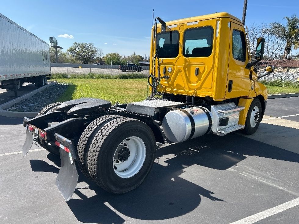 Day Cab Tractor-Heavy Duty Tractors-Freightliner-2022-T12642ST-West Sacramento-CA-276,361\n\t\tmiles-$ 69,000 - Image 7