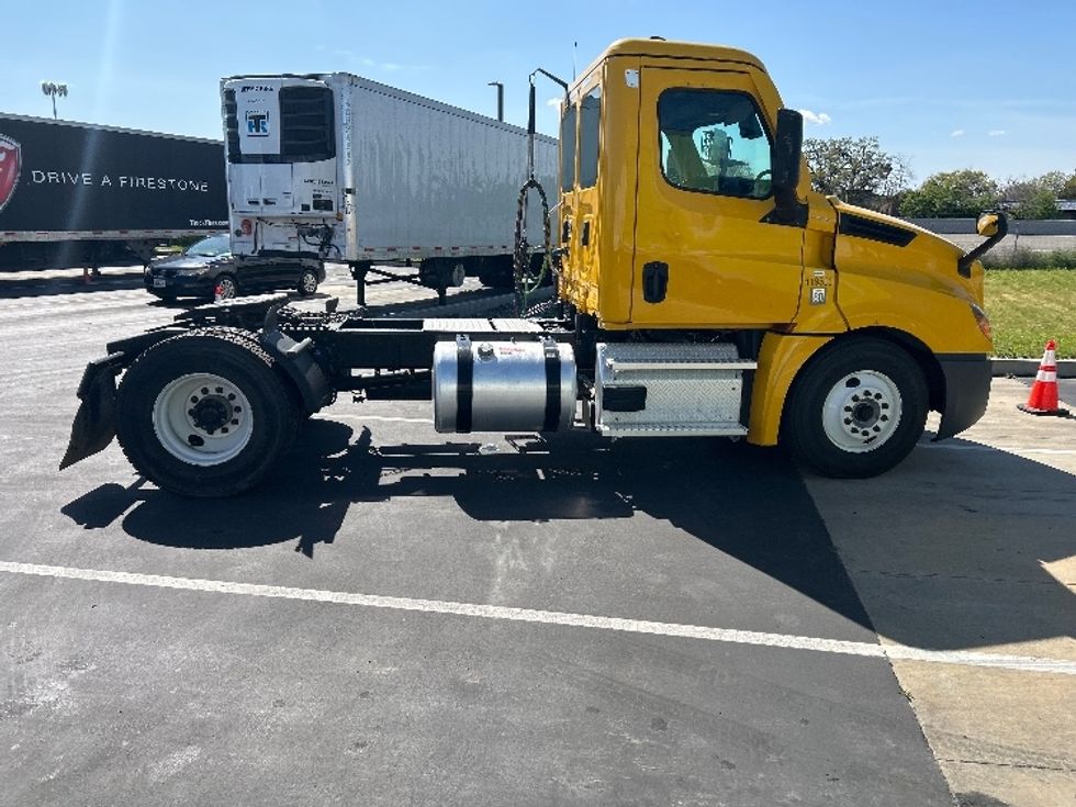 Day Cab Tractor-Heavy Duty Tractors-Freightliner-2022-T12642ST-West Sacramento-CA-276,361\n\t\tmiles-$ 69,000 - Image 8