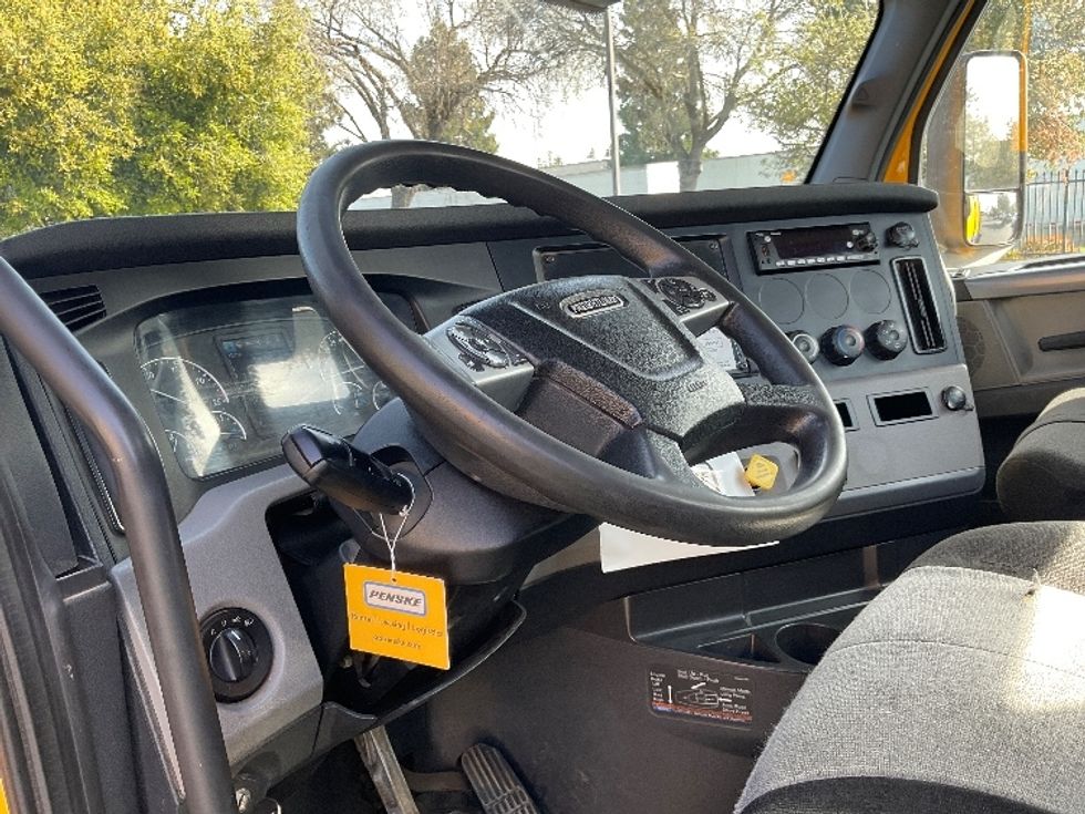 Day Cab Tractor-Heavy Duty Tractors-Freightliner-2022-T12642ST-West Sacramento-CA-277,404\n\t\tmiles-$ 81,750 - Image 10