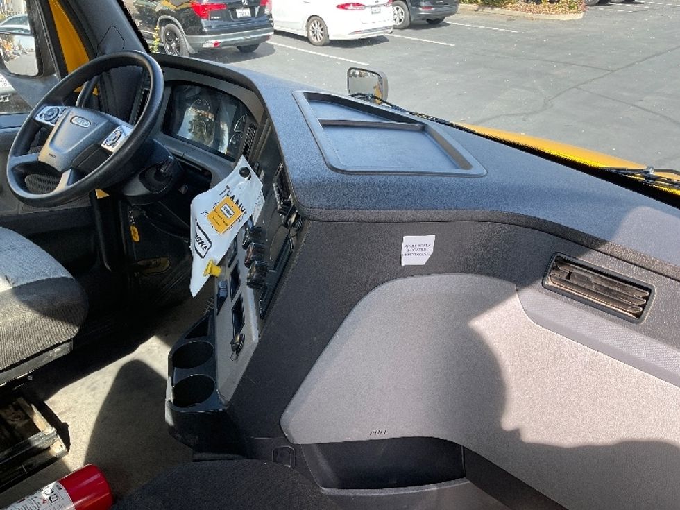 Day Cab Tractor-Heavy Duty Tractors-Freightliner-2022-T12642ST-West Sacramento-CA-277,404\n\t\tmiles-$ 81,750 - Image 14